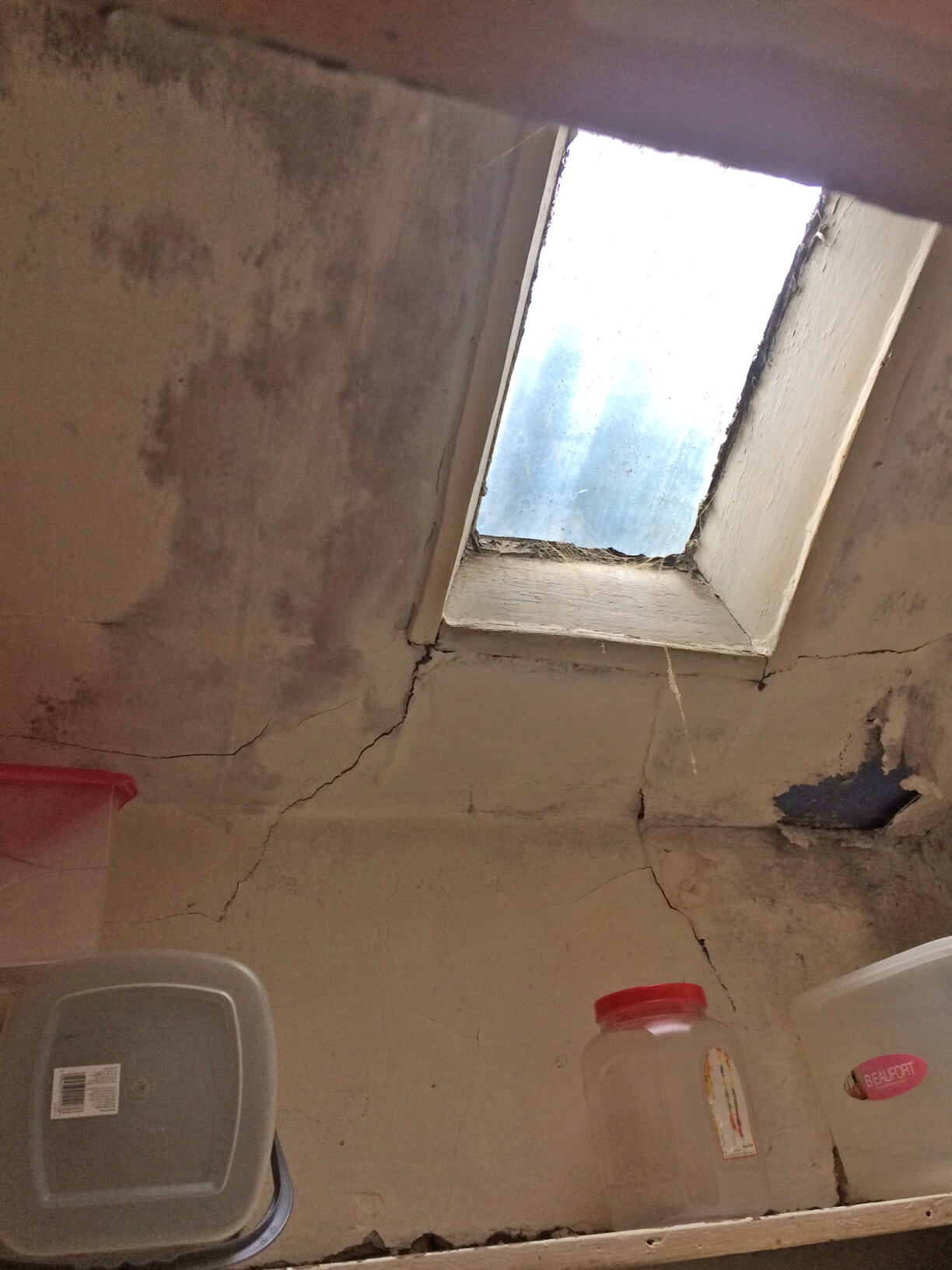Defective Ceiling cause by Penetrating Damp Defective Ceiling cause by Penetrating Damp